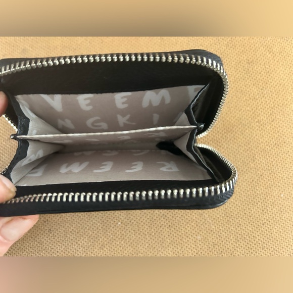 Aimee Kesterberg (USA), black leather wristlet wallet, with RFID PROTECTION, - Picture 3 of 6